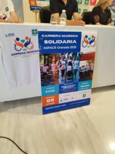 Cartel oficial de la 10ª Carrera-Marcha Solidaria ASPACE Granada 2025, con información sobre las fechas, recorridos de 5 y 10 km, ubicación de salida y meta, y logos de entidades colaboradoras. Incluye una imagen de participantes en ediciones anteriores.